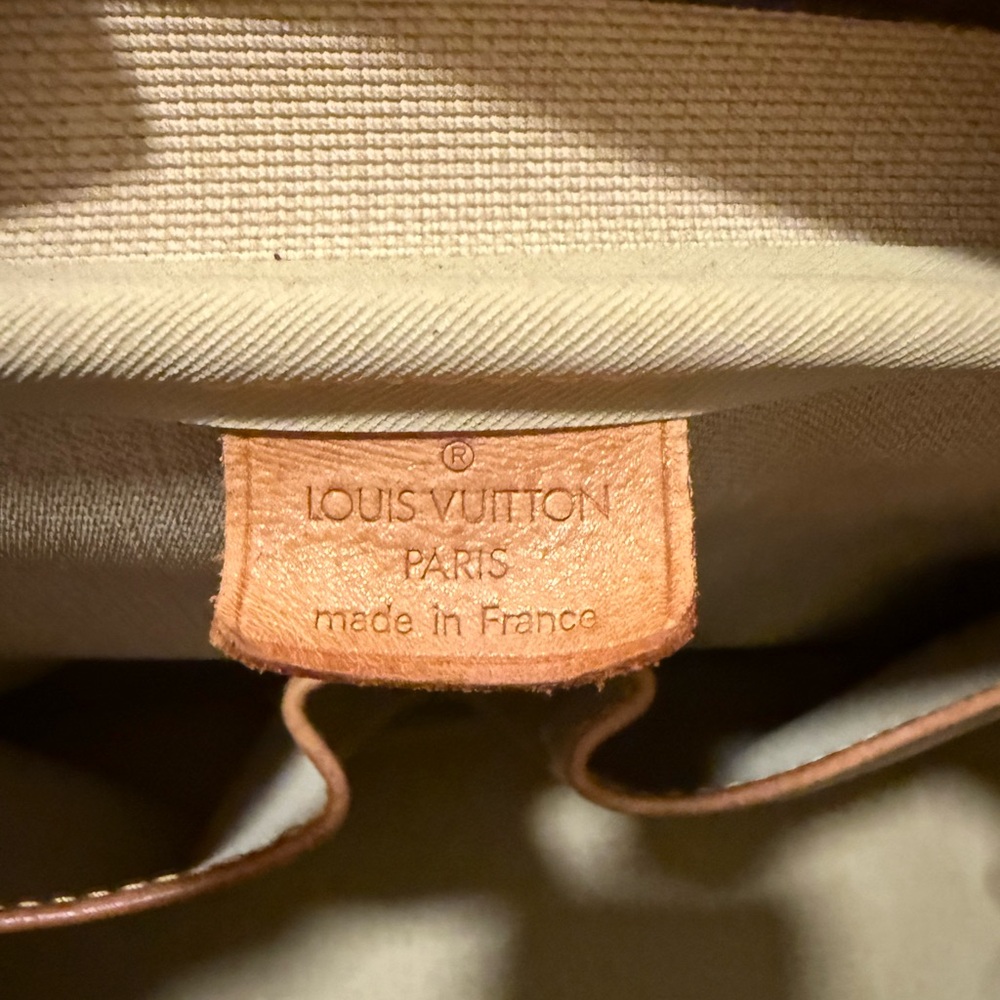 Louis Vuitton Monogram Deuville Bag - Picture 11 of 14